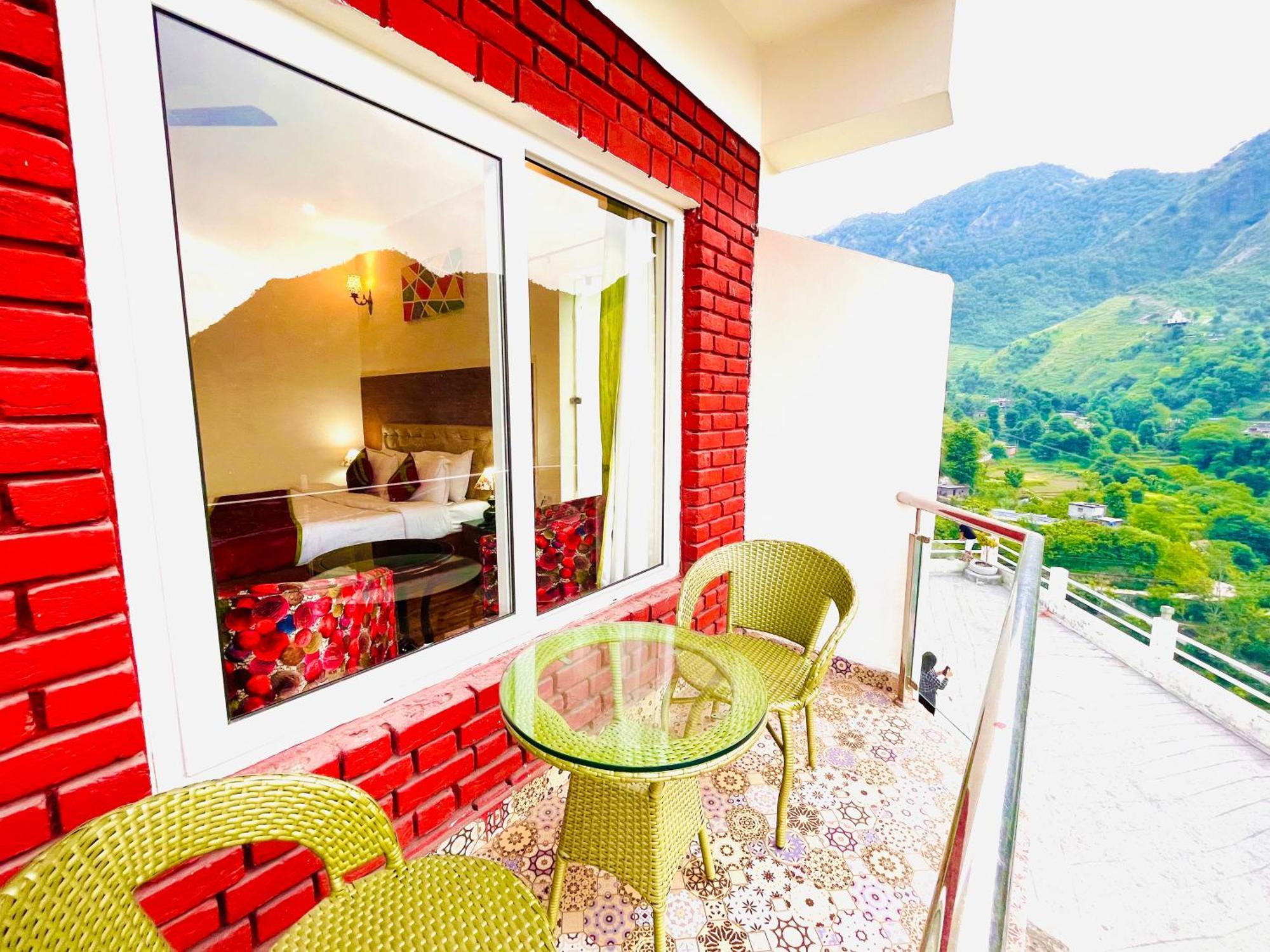 The Kempty Osasis - A Boutique Resort With Scenic Mountain View In Мусори Екстериор снимка