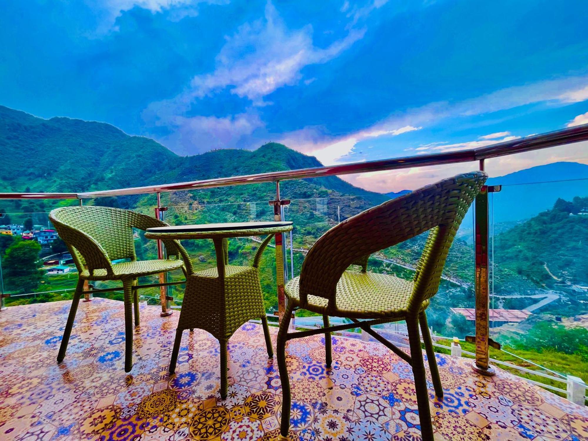 The Kempty Osasis - A Boutique Resort With Scenic Mountain View In Мусори Екстериор снимка