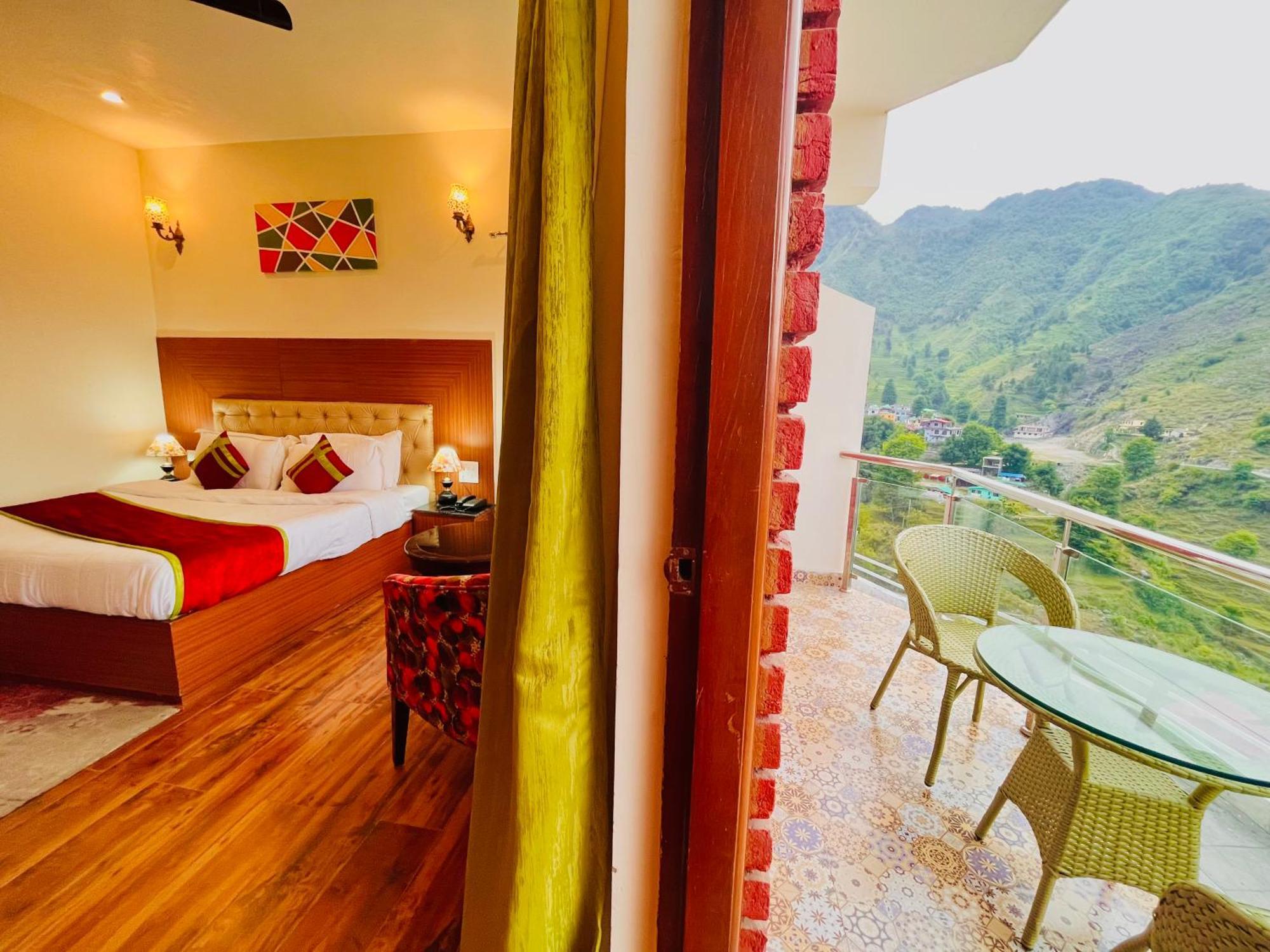 The Kempty Osasis - A Boutique Resort With Scenic Mountain View In Мусори Екстериор снимка
